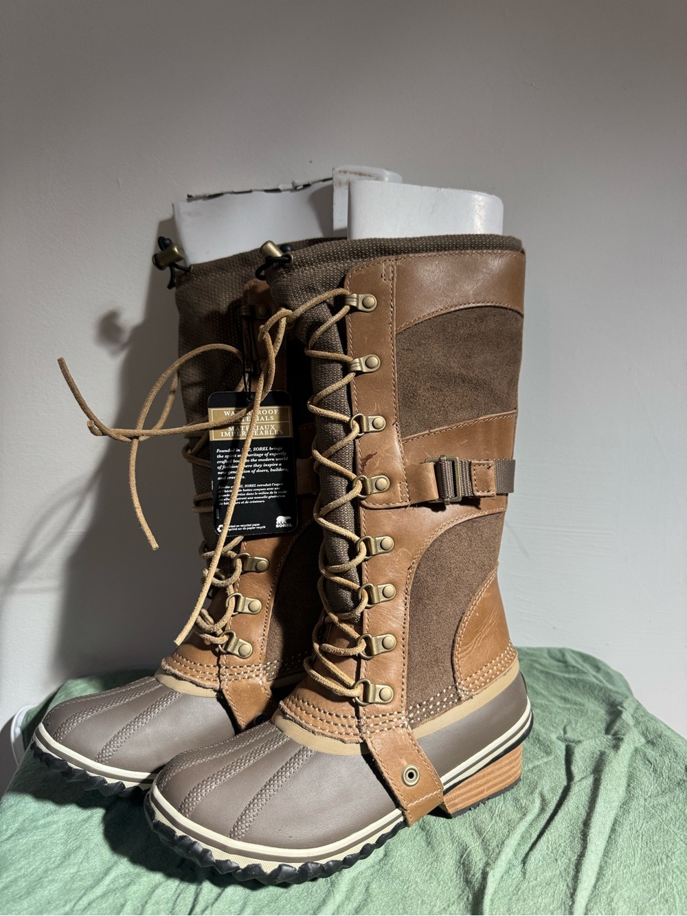 Sorel Women’s Conquest Carly Lace-Up Waterproof Winter Boots in British Tan/Flax